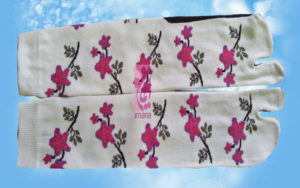 Kaos Kaki Motif Keren